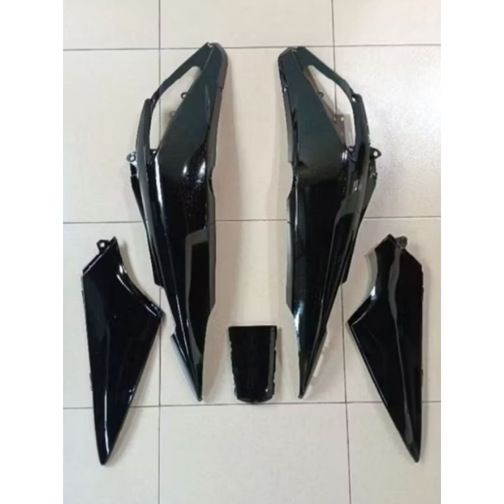 body belakang+box aki motor Honda Supra x 125 warna hitam