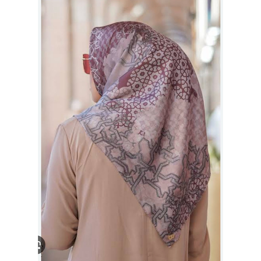 Buttonscarves Haramain Berry
