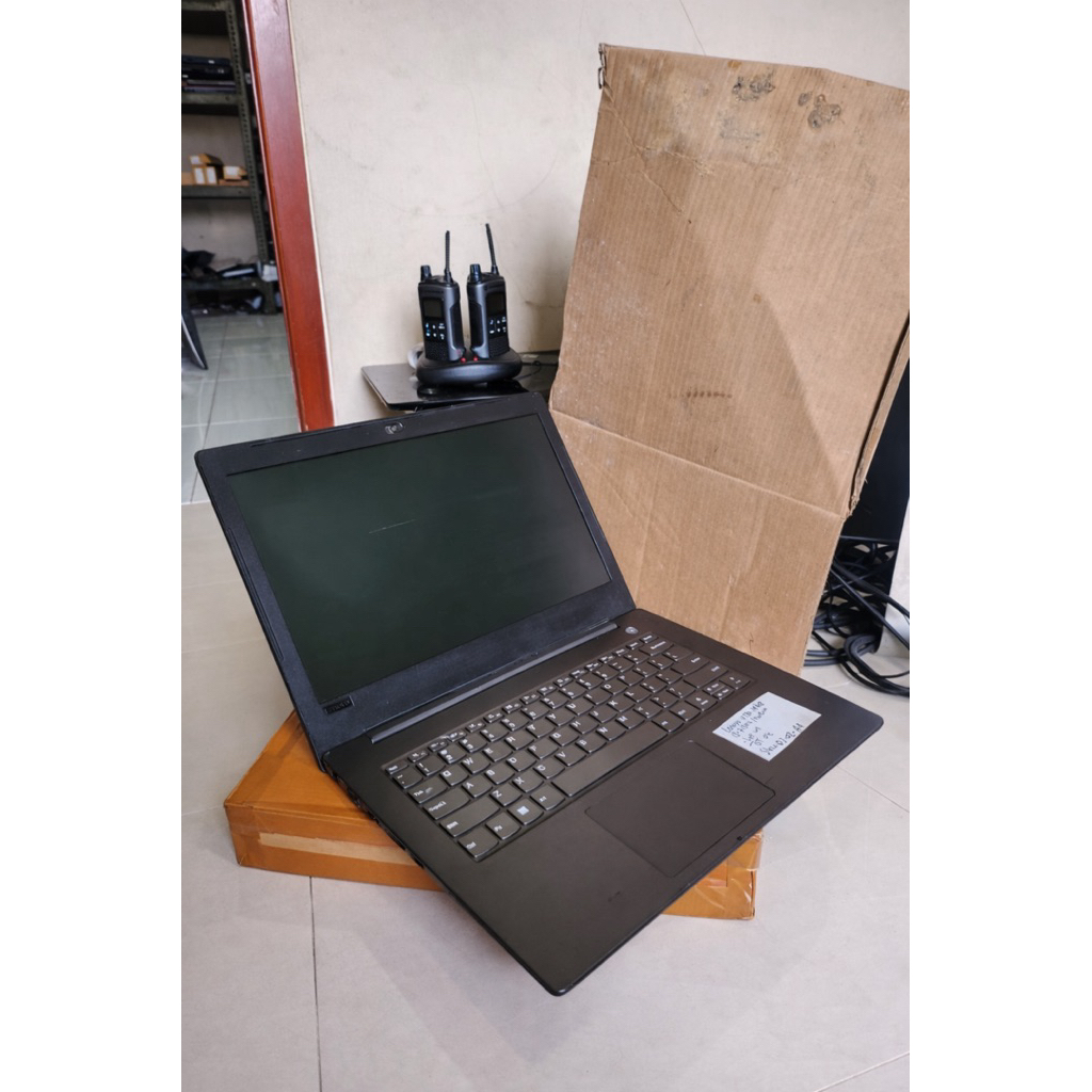 Laptop Lenovo V330-14IKB Core i3 7130u Tanpa Ram/HDD sku 0302A4