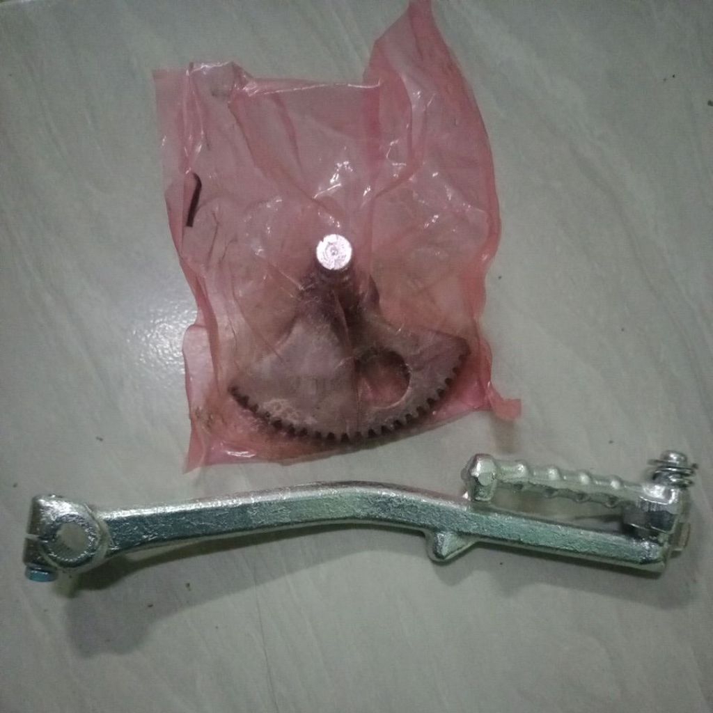 selahan atau engkolan dan as selahan atau as kick starter Mio sporty, Mio smile dian Mio j