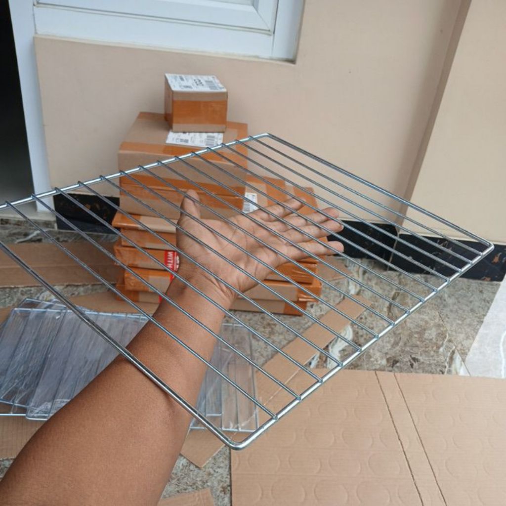 Tray oven listrik merk VIENTA 30lt pas di ruangan oven vienta 30Lt