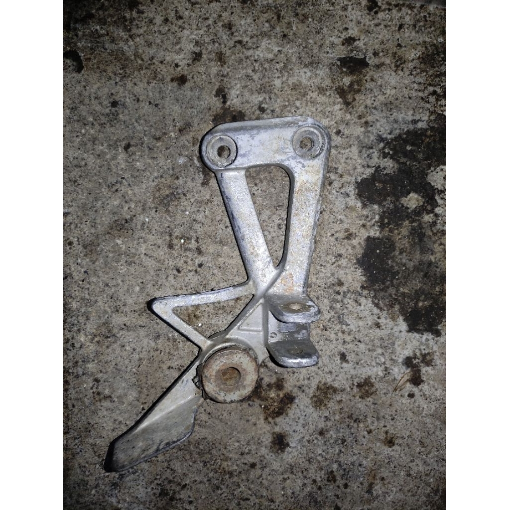 postep fostep belakang(kanan saja)yamaha scorpio ori