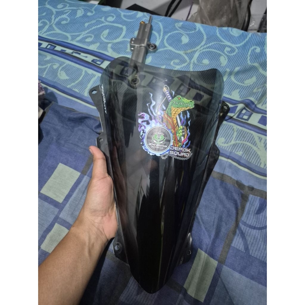 Akrapovic fulsis zx25r ,steering dumper ohlins dan windshied zero gravity