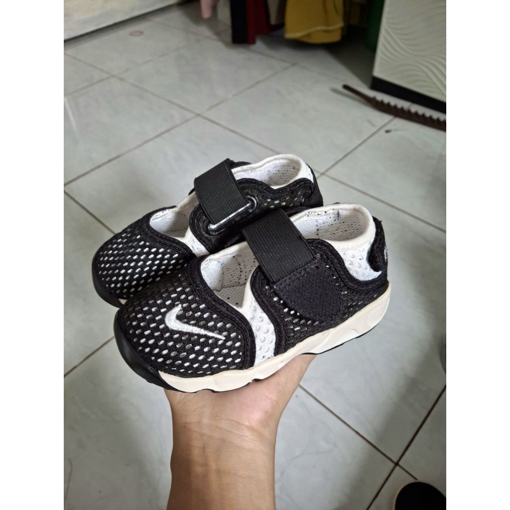 Nike little rift baby & Toddler Original size 23.5 insole 13cm