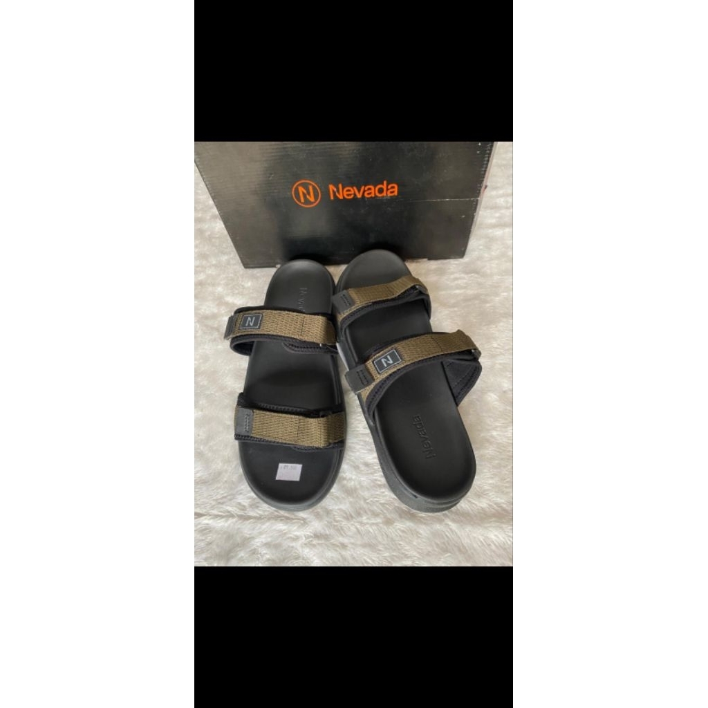 sandal nevada pria