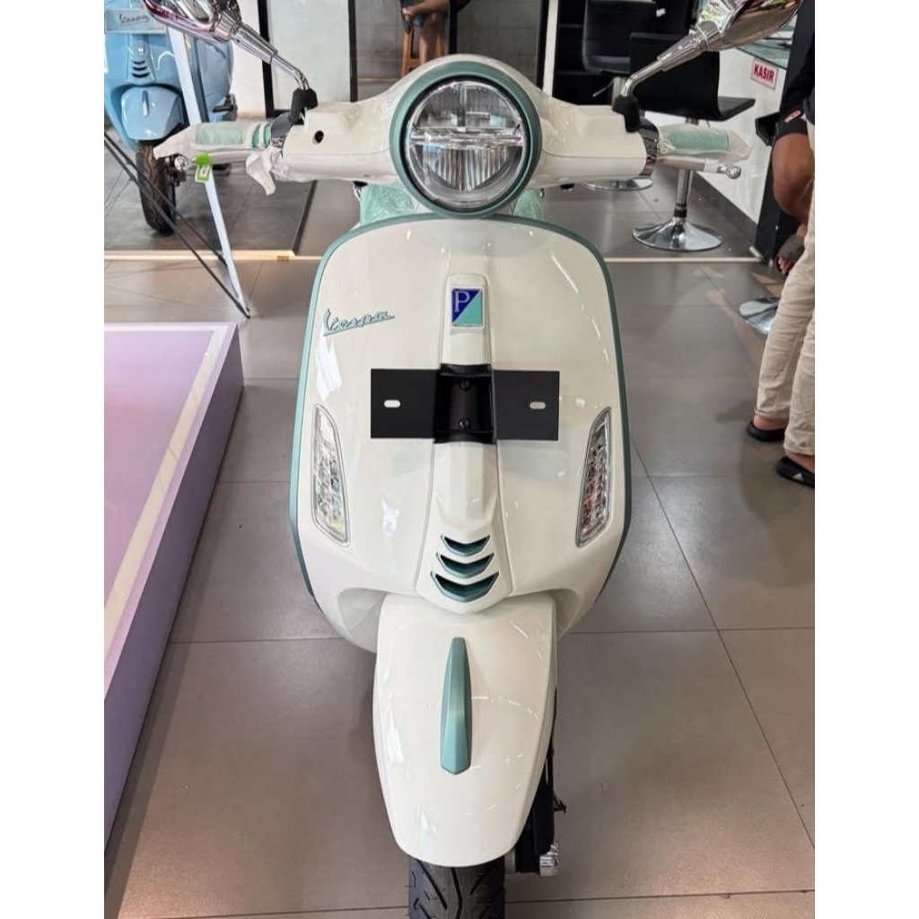 cat motor warna putih vespa ( cat pu ) cat motor • cat otomotif • cat custom•cat mobil