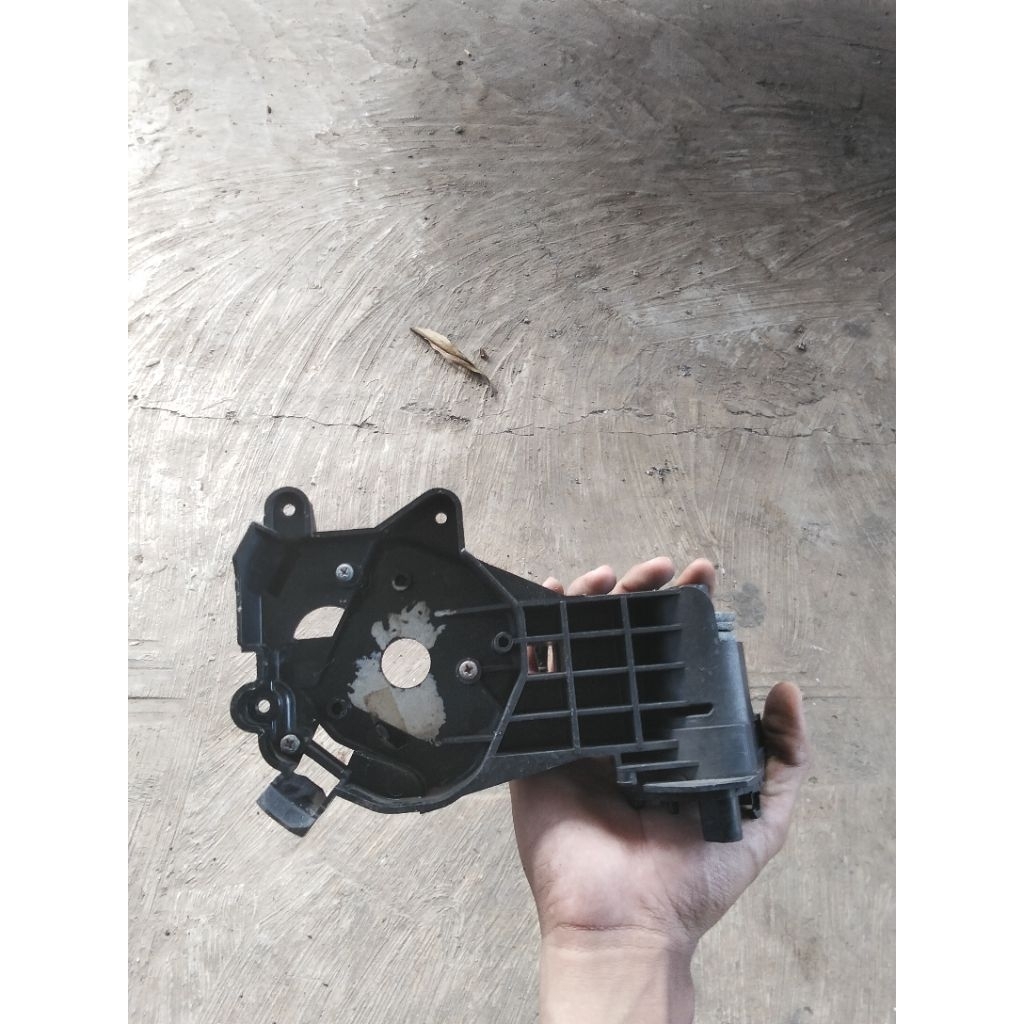 BRACKET SPION INNOVA/FORTUNER