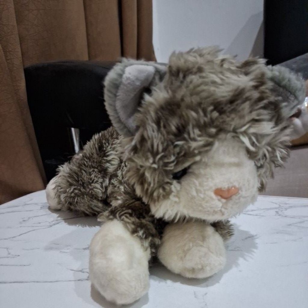 boneka kucing bulu seperti kucing asli