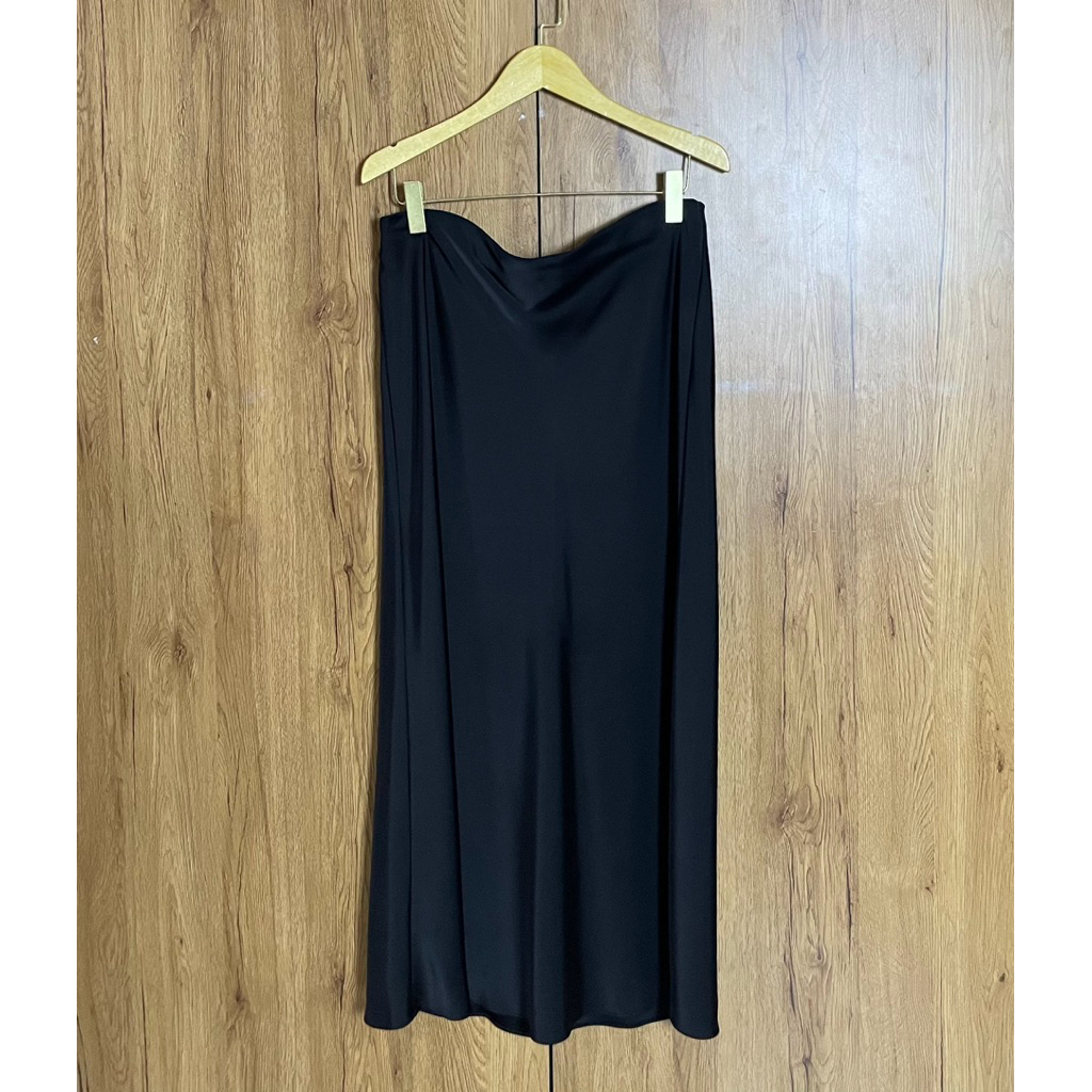 Preloved Zara maxi satin silk skirt | Size XL