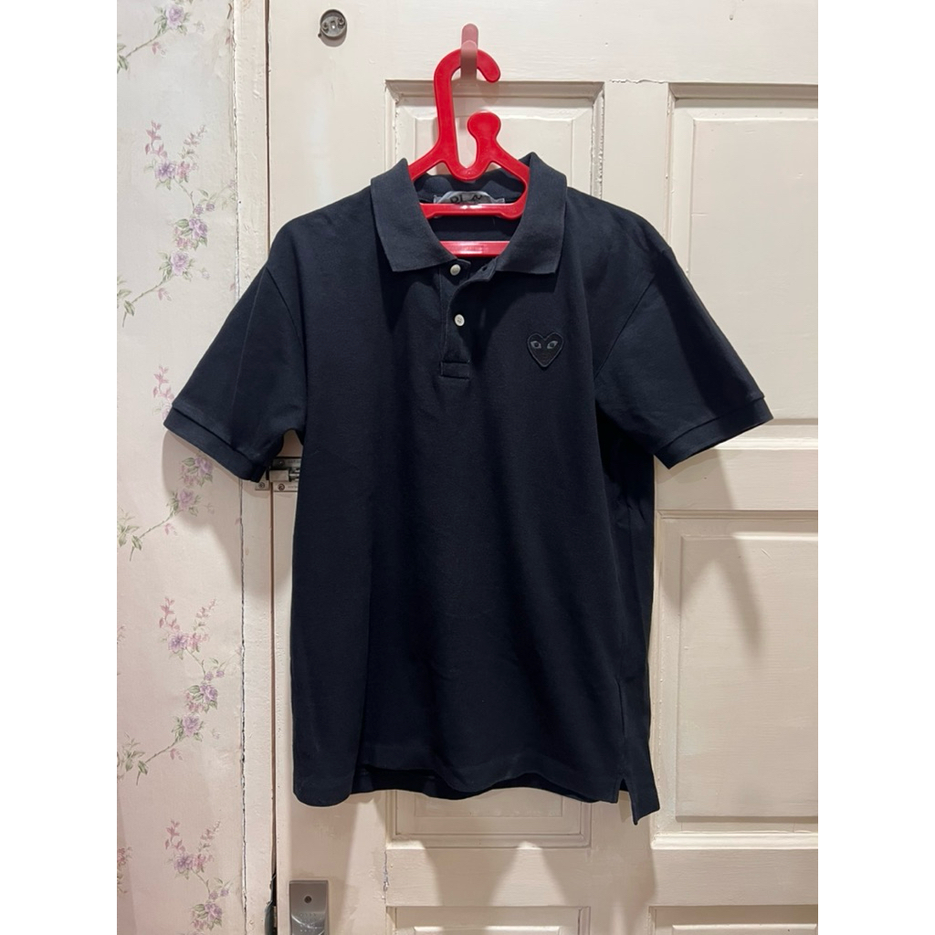 Preloved polo shirt play cdg 001 hitam size M