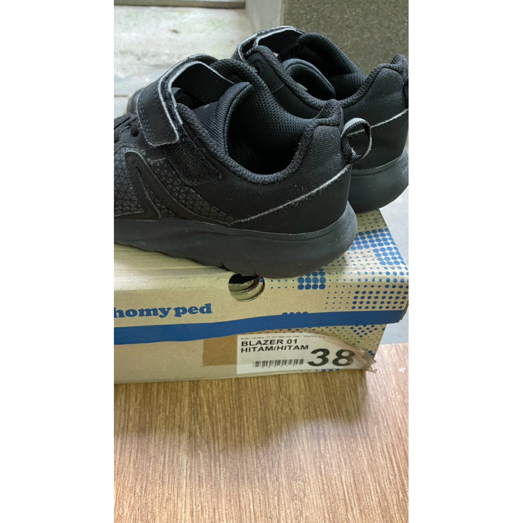 Homyped sepatu anak preloved