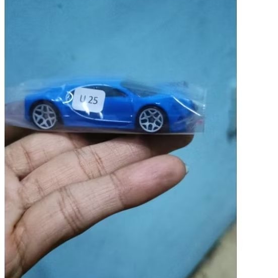 hotwheels Bugatti Chiron biru terang dari gift pack loose mulus