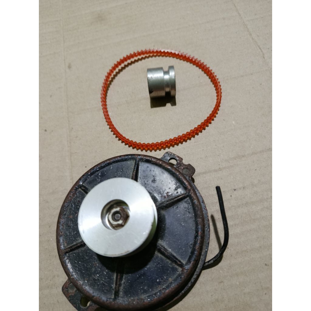 1  PAKET PULLEY DINAMO POKKA (pulley 4 cm+pulley 1 inc as 12mm+karet vanbelt) free baut