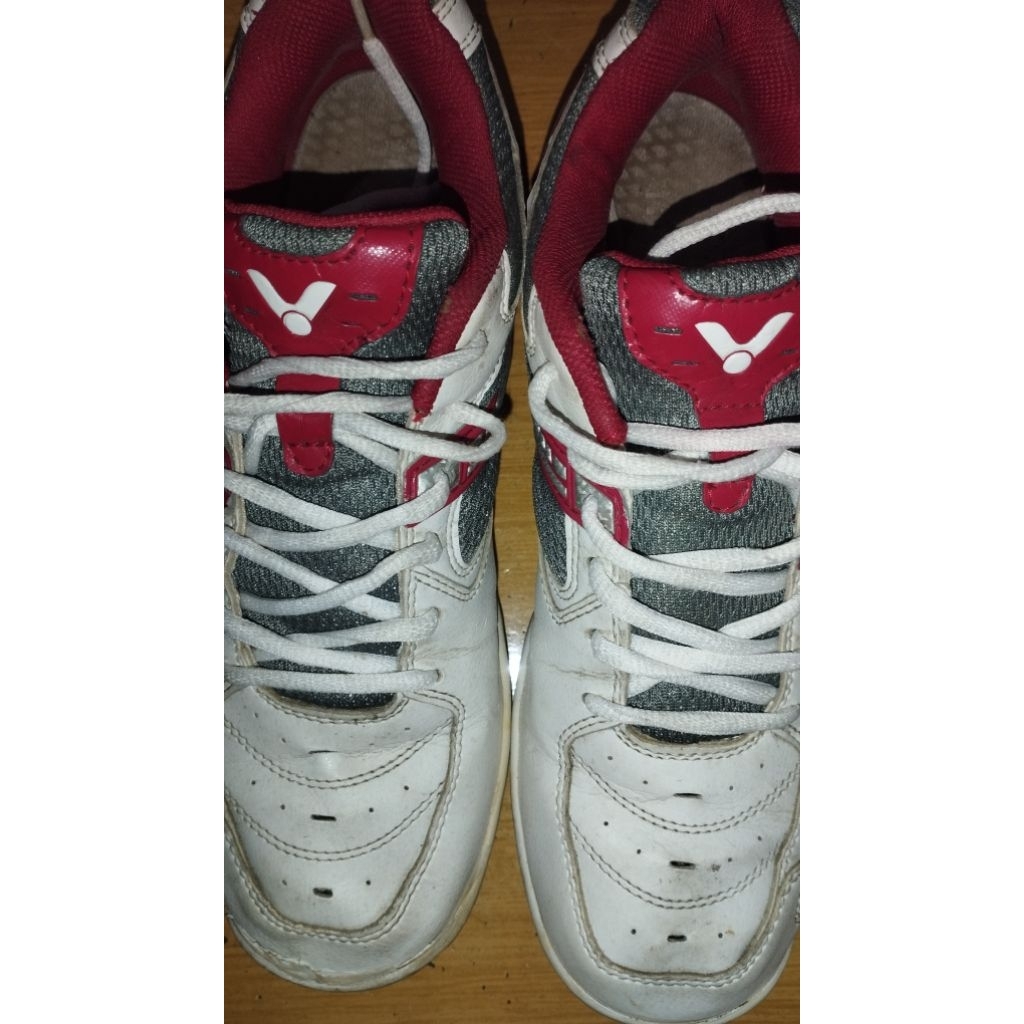 sepatu badminton victor