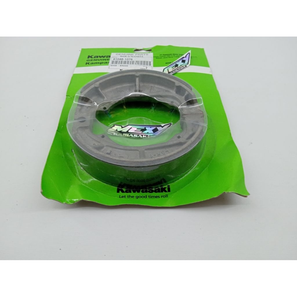 KAMPAS REM BELAKANG NINJA M PAD KAMPAS REM TROMOL BELAKANG NINJA 150 M R C ORI KAWASAKI 41048-1076