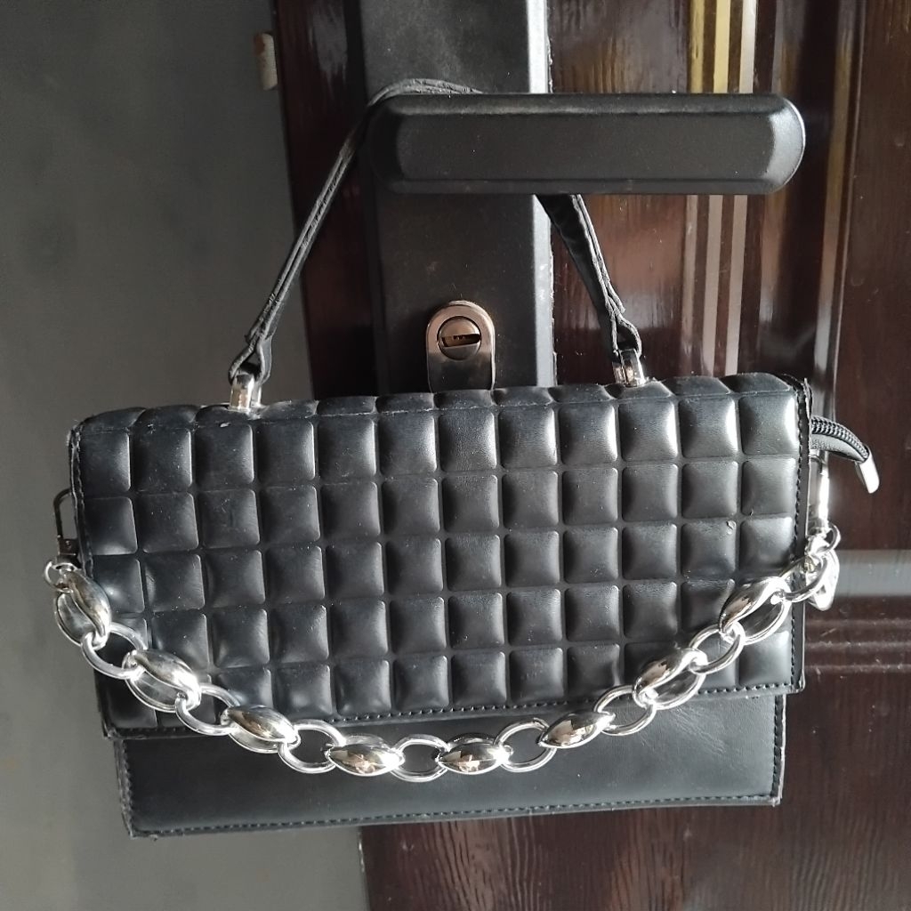 preloved tas selempang hitam rantai wanita murah