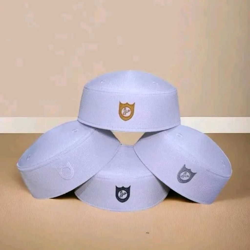 Peci Dewasa Anak Malaysia Embos Emboss Putih Logo Warna Putih Hitam Abu Kuning Terompah Trompah Mura