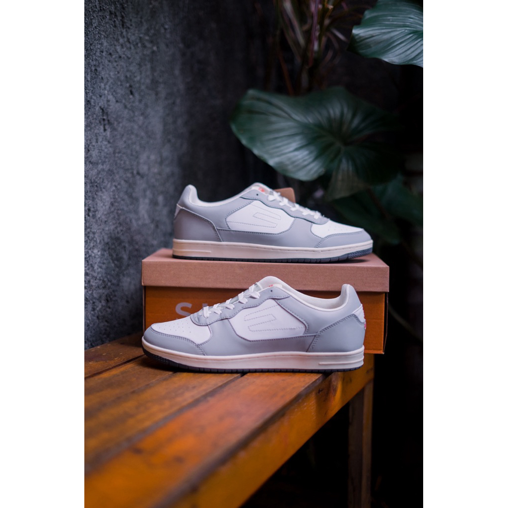 SEPATU SNEAKERS CASUAL EMBA