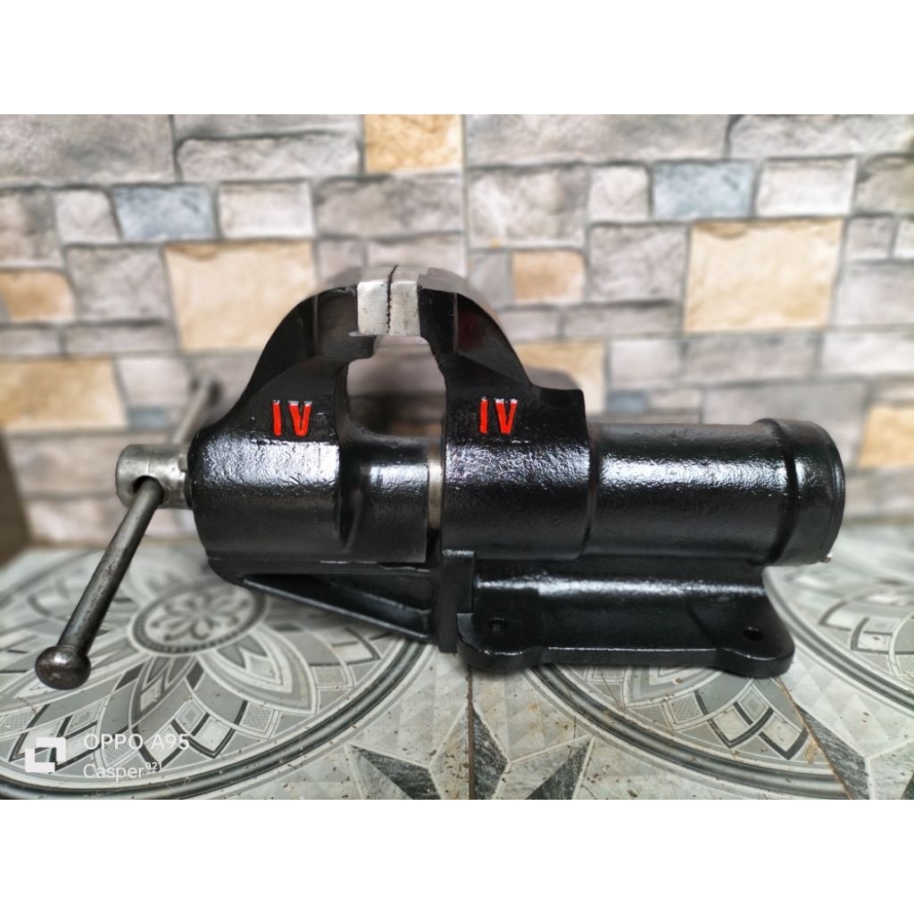 Ragum Besi Lokomotif 5 Inchi Bahan Besi Kokoh