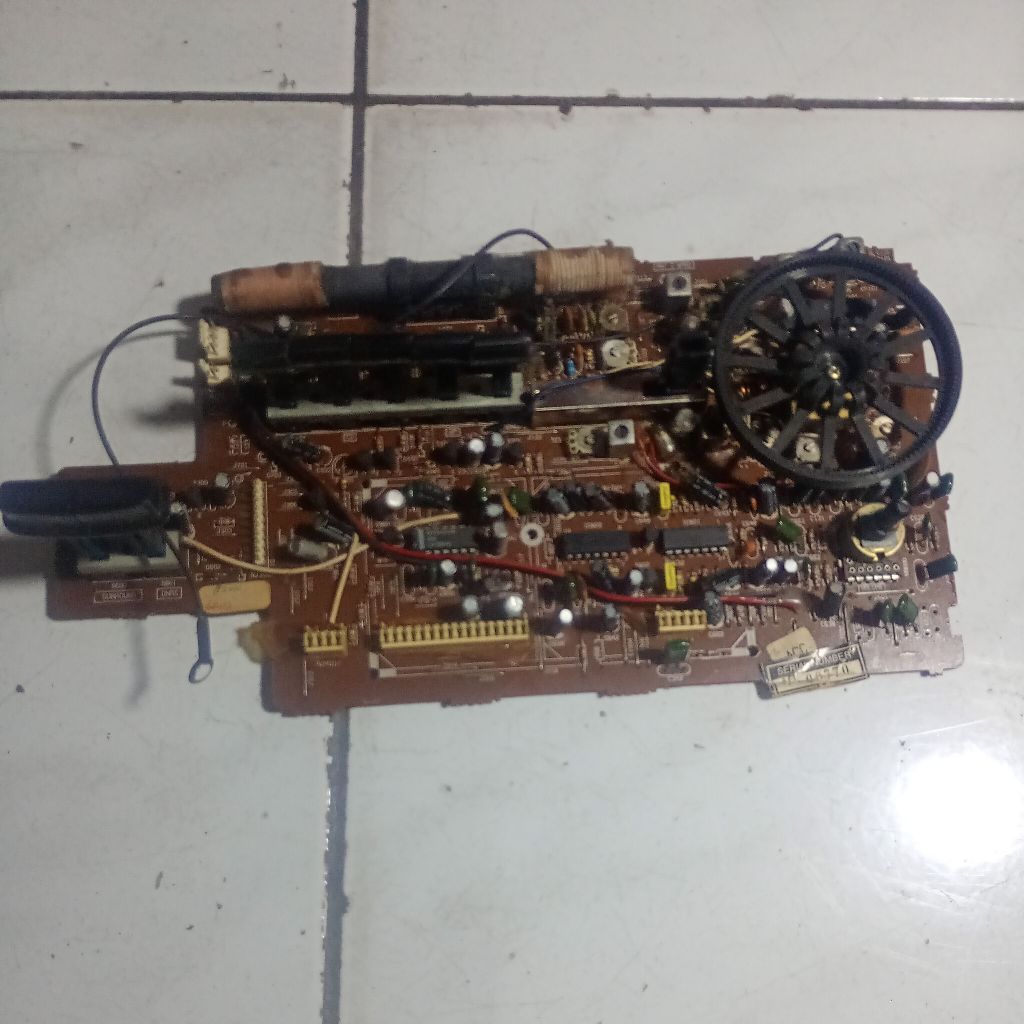 tuner radio am FM +equalizer cabutan dari Polytron seperti Poto di atas baca deskripsi ya