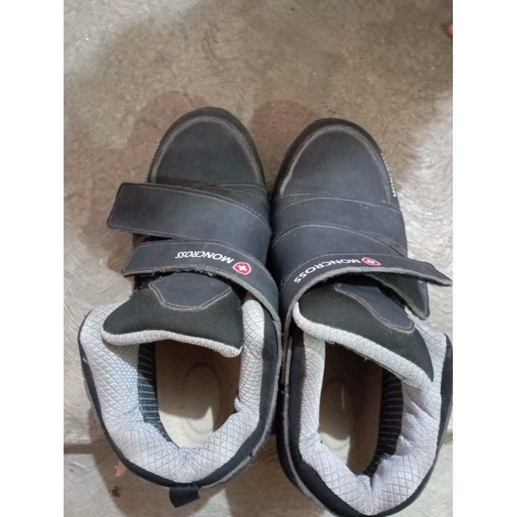 Sepatu Moncross Switzerland Size 43