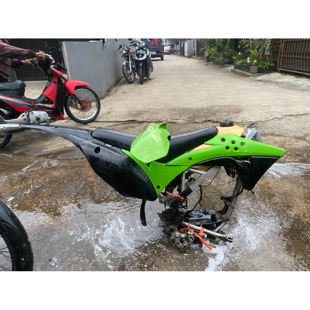 body se klx gordon rangka ori klx L lengkap unitrack
