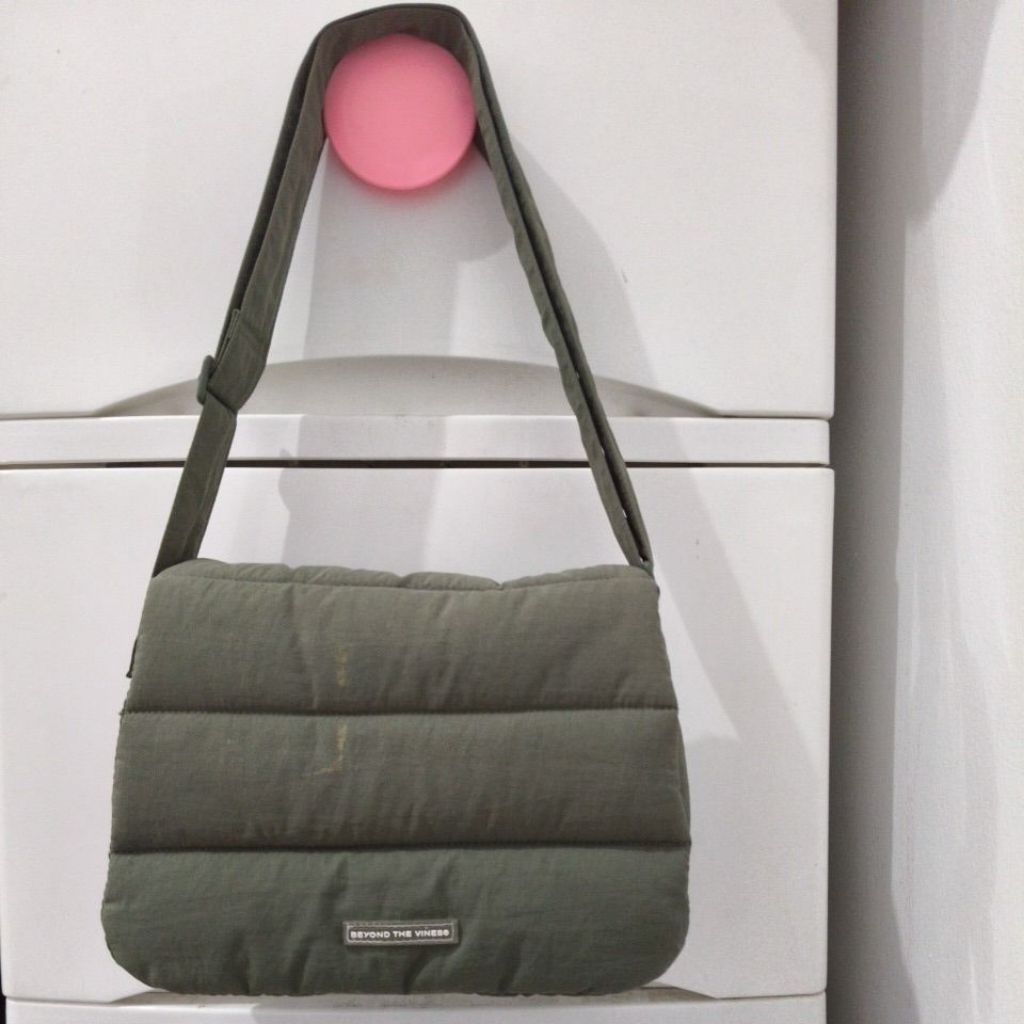 preloved btv poofy bag