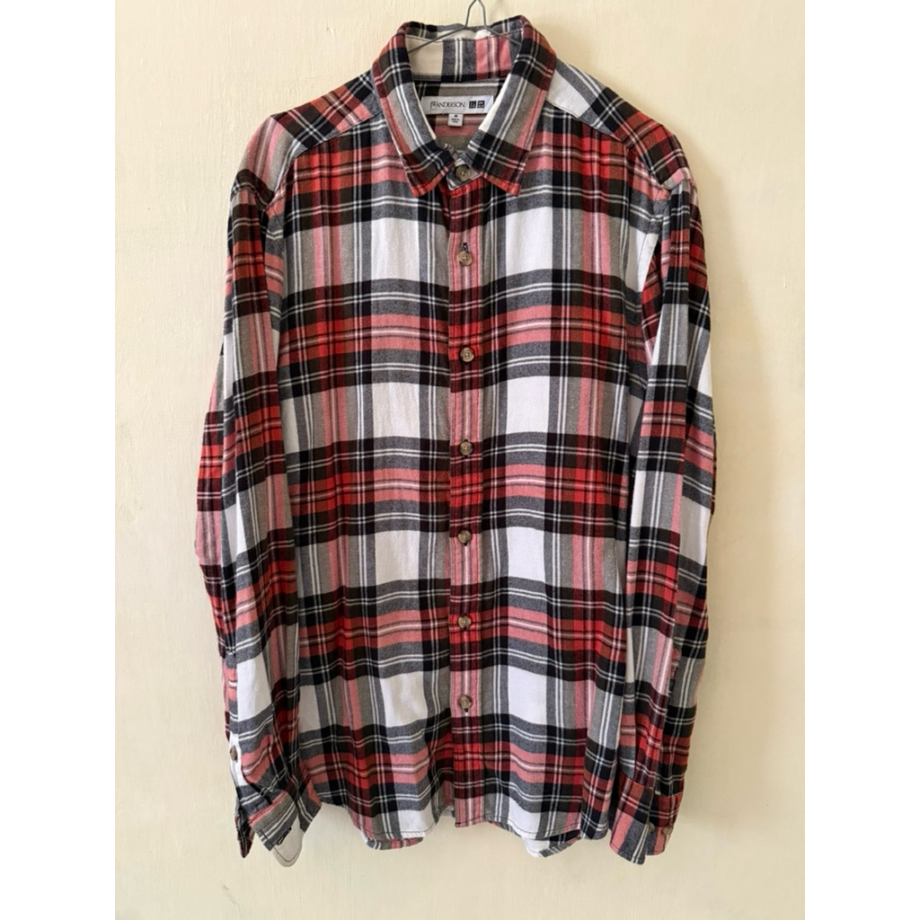 Kemeja Uniqlo x JW Anderson