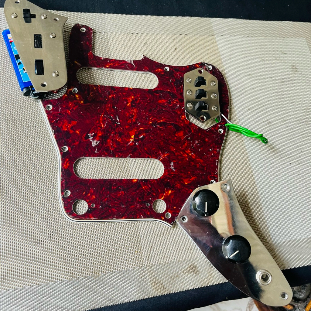 wiring set elektronik+pick guard gitar FENDER JAGUAR  original.