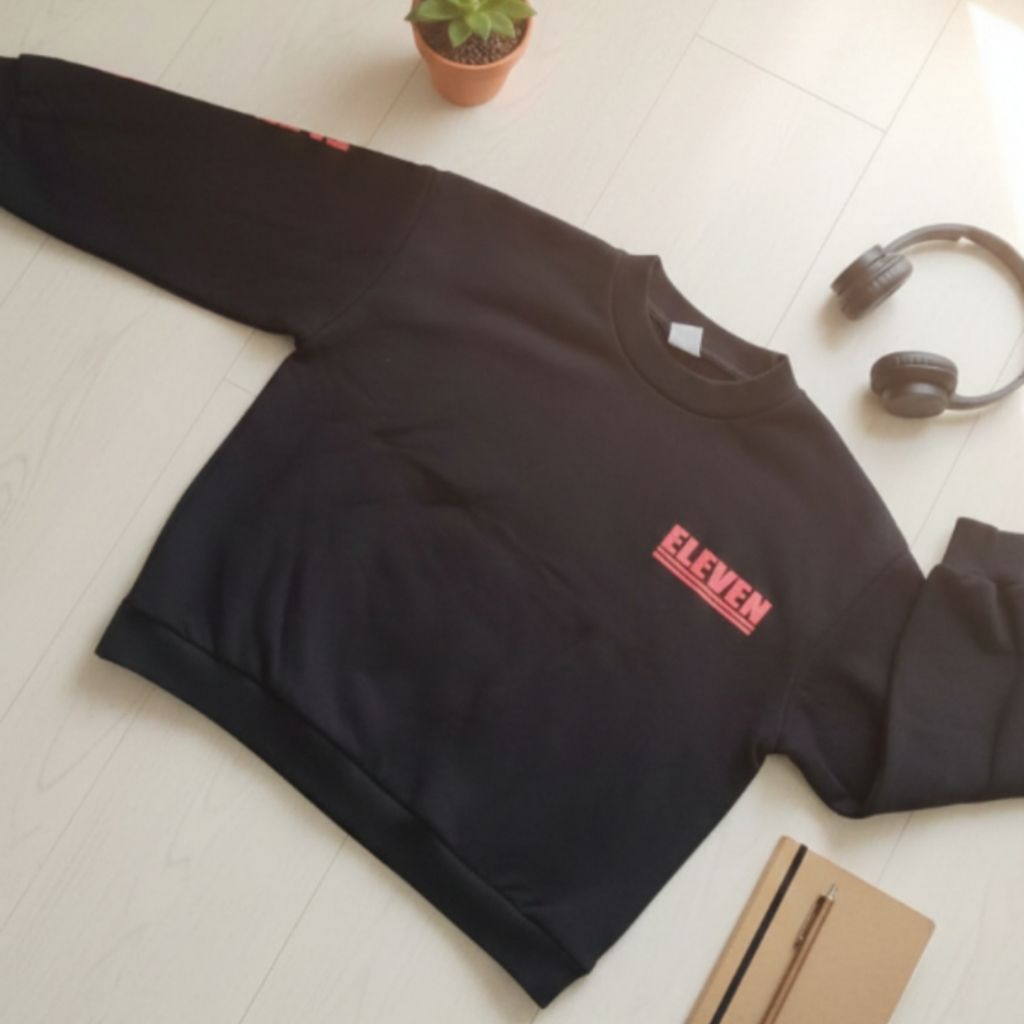 Sweater Crop wanita hitam