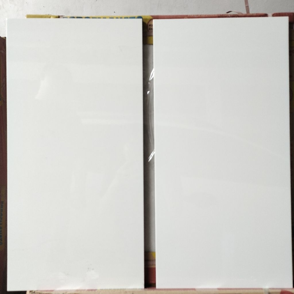 KERAMIK 30X60 PUTIH CUTTING GRANIT BODY PJTIH