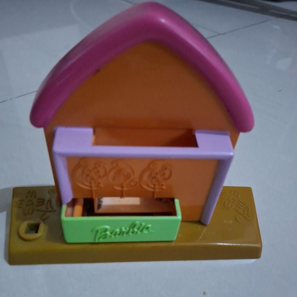 Diorama rumah barbie