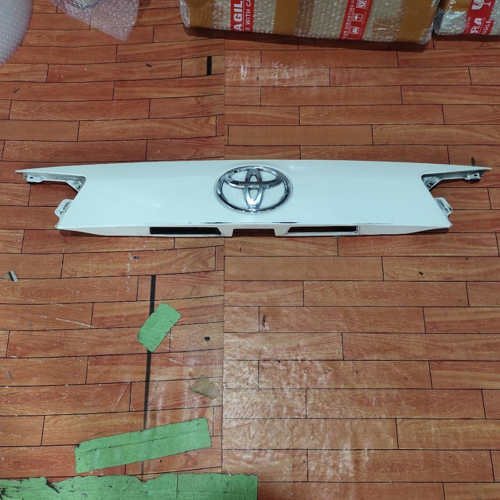 Trunklid List Bagasi Belakang Toyota Innova Reborn Venturer 2016-2021 Original