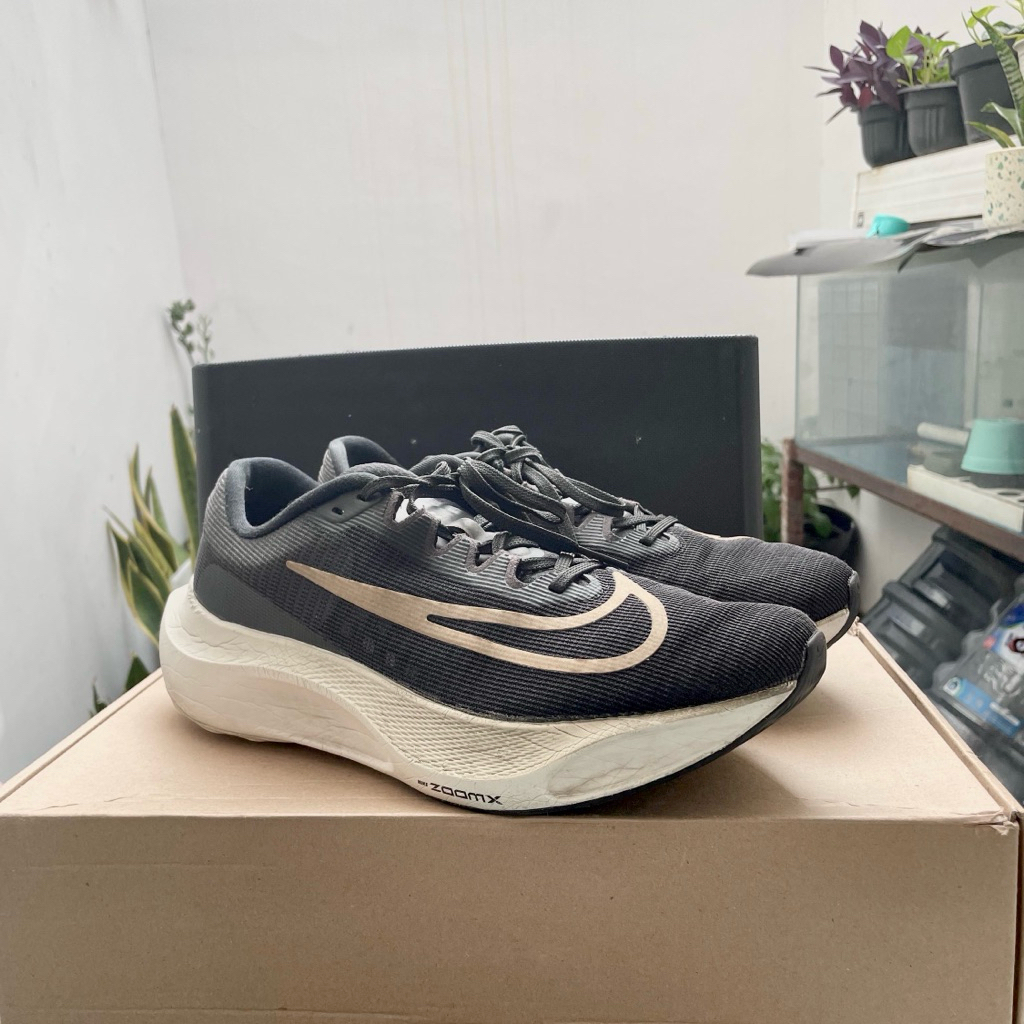 Preloved Nike Zoom Fly5 - Black sz 42,5