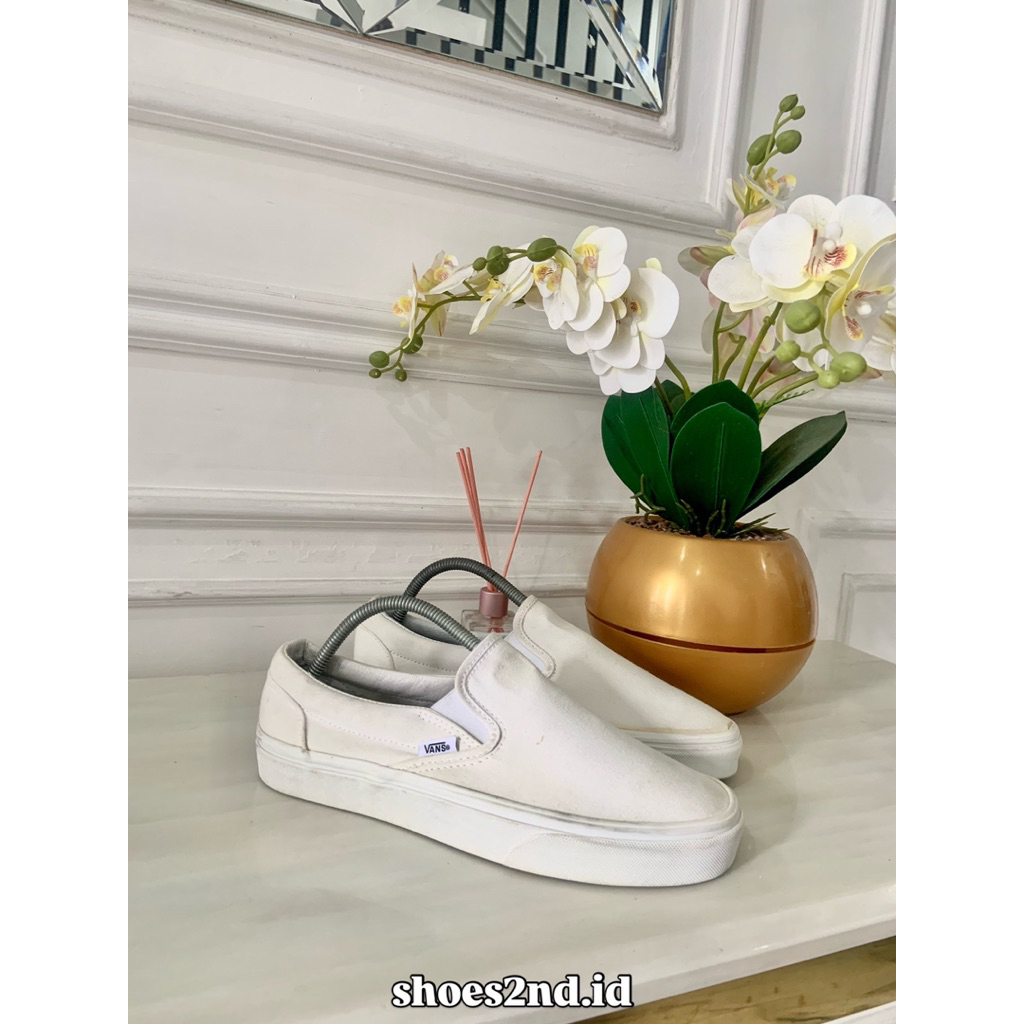 SEPATU SECOND VANS SLIP ON TRIPPLE WHITE SIZE 41.5