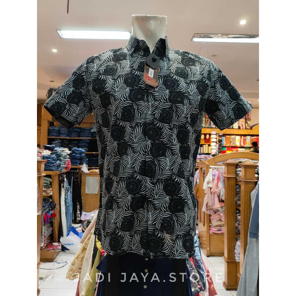 Dwi Maharani-Kemeja Batik Lengan Pendek
