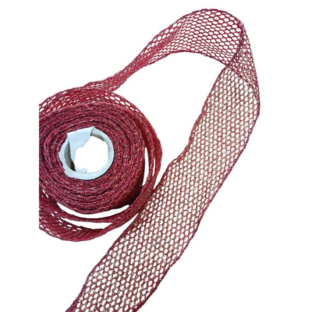 pita jaring dengan aksen glitter emas , pita organza atau kain tile , pita satin warna merah, tali k