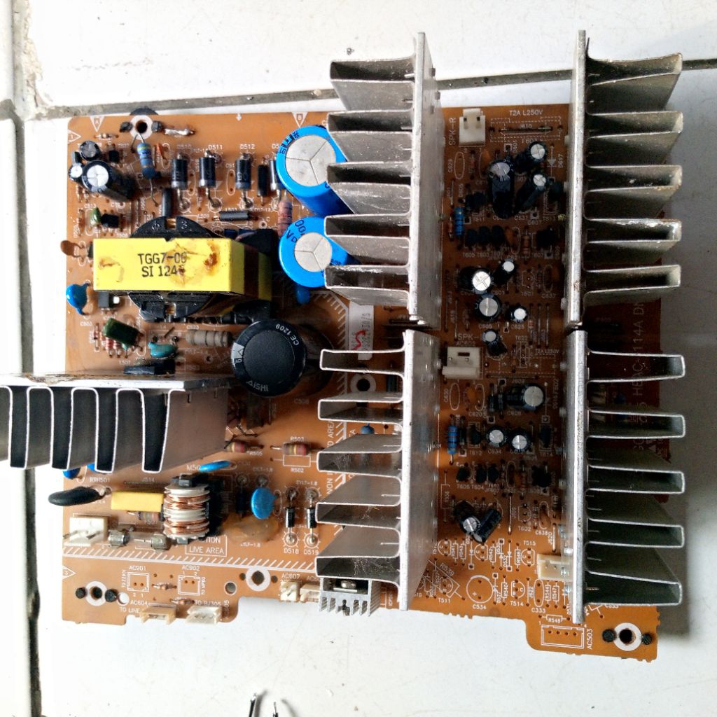 mesin speaker aktif Polytron atau power amplifier