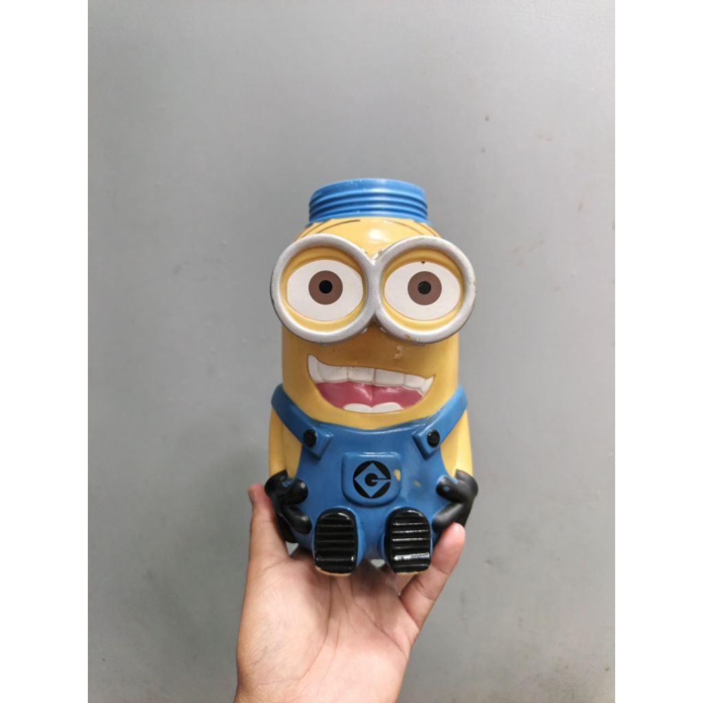 botol figure minion