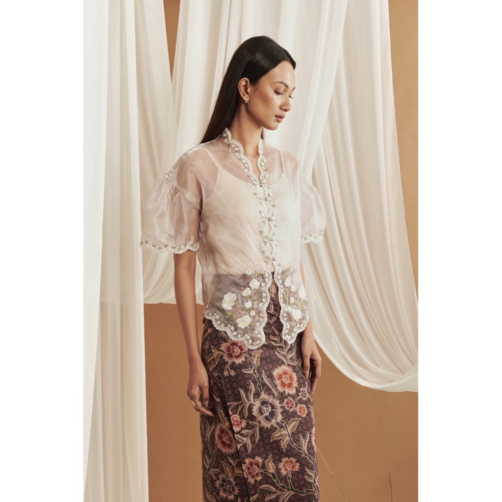BYROAM TUJUH KUNTUM RAYA COLLECTION 26 ATASAN LEBARAN, KONDANGAN WANITA BLOUSE BROKAT, BAWAHAN BATIK