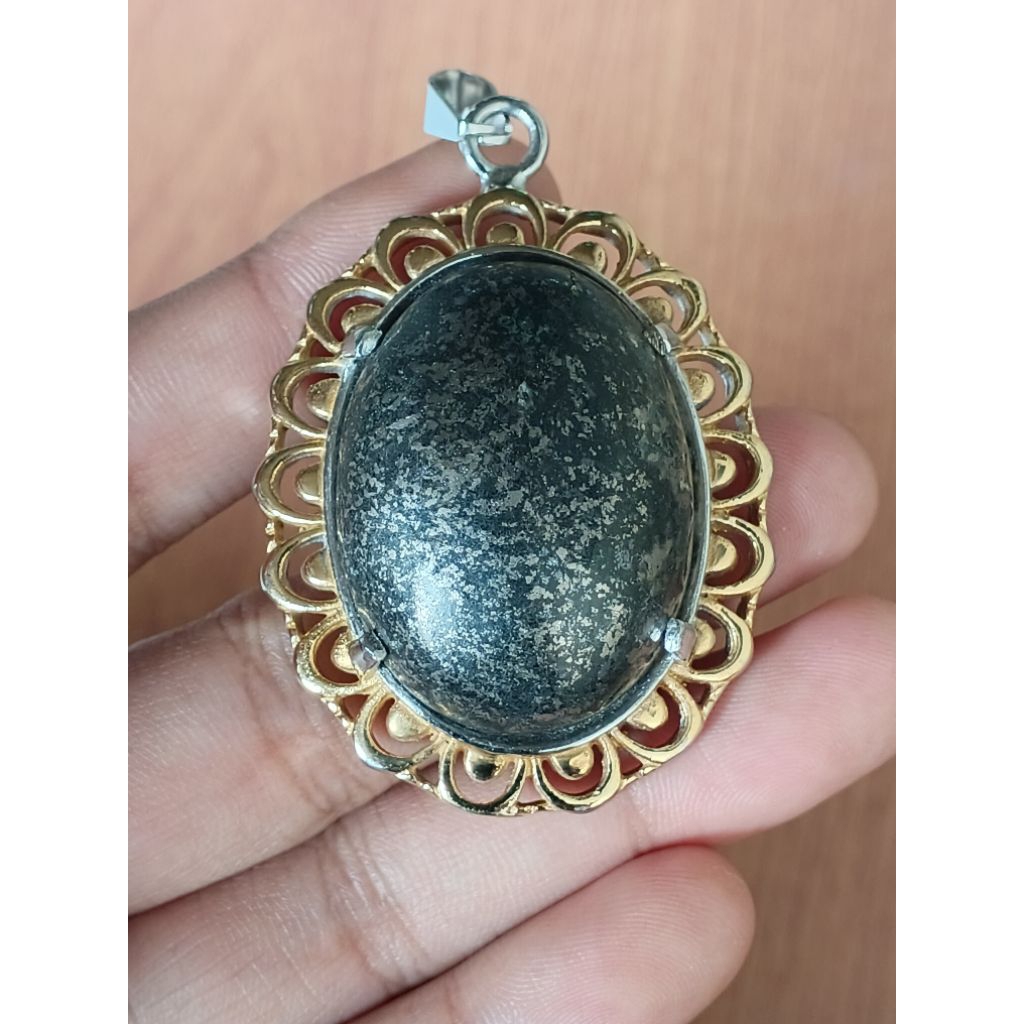 Natural Batu Badar Besi Liontin