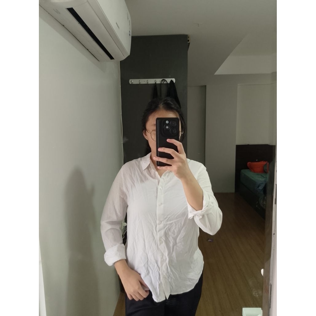 (reject) PRELOVED PRIBADI UNIQLO KEMEJA PUTIH LENGAN PANJANG WANITA