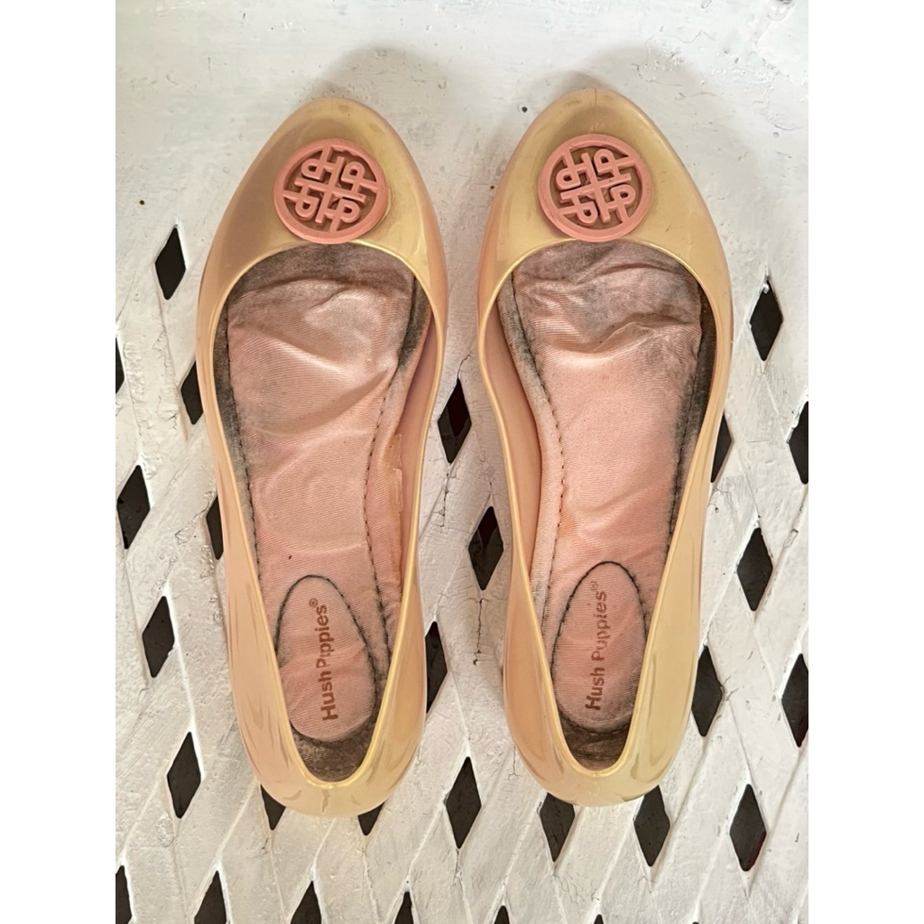 Sepatu flat shoes pink karet glosy hush puppies preloved