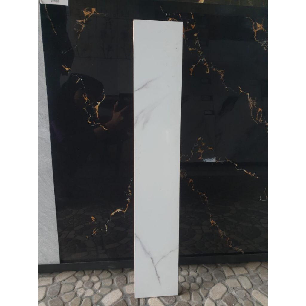 Lis Kramik 10x60 Carrara WT