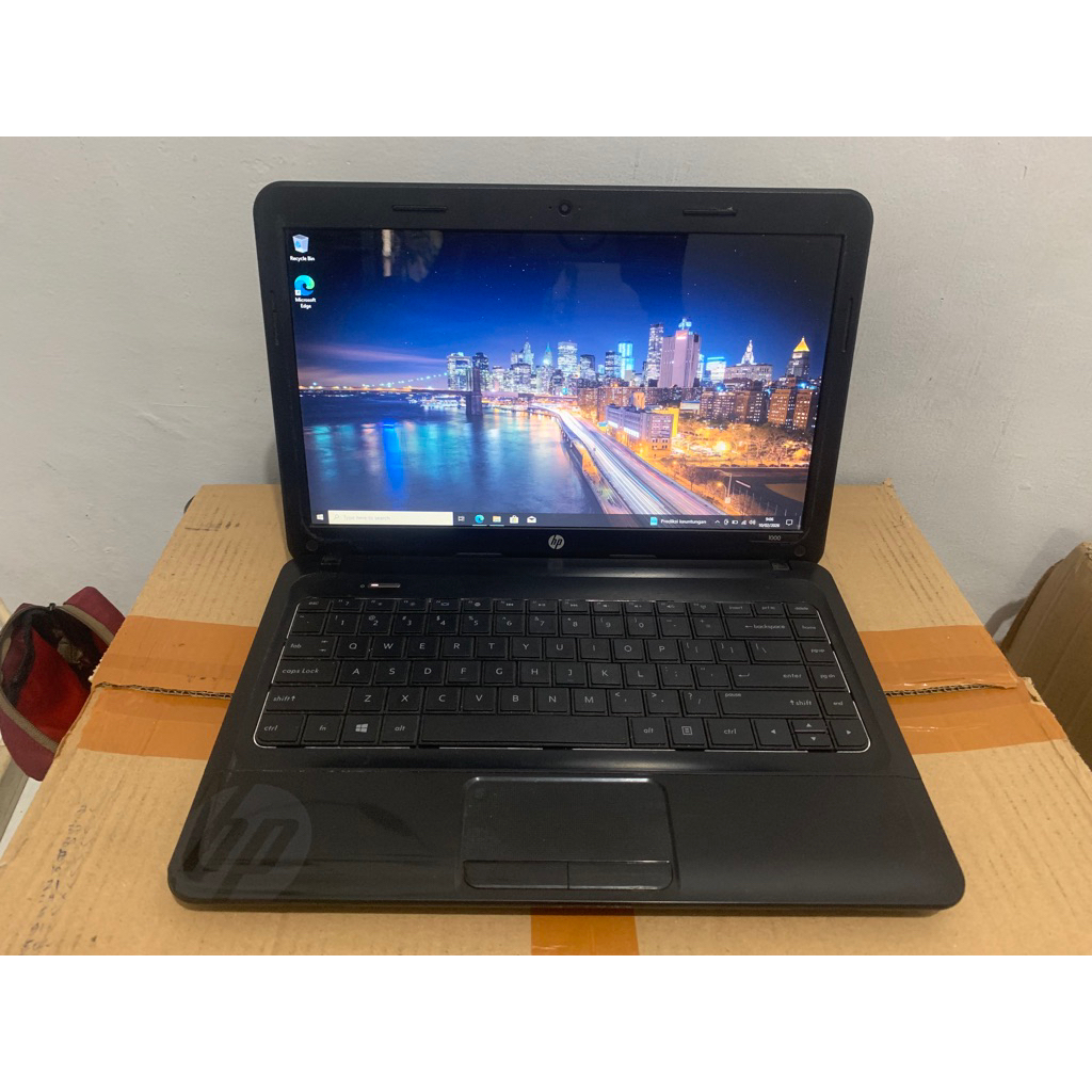 Laptop HP 1000, Processor AMD A4-3330MX, ram 4gb, hdd 500gb