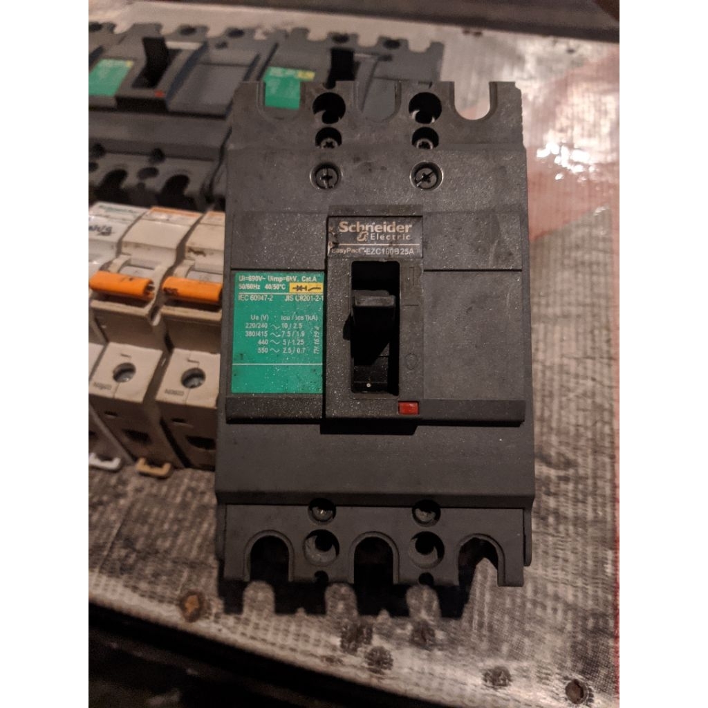 breaker schneider 100a bekas