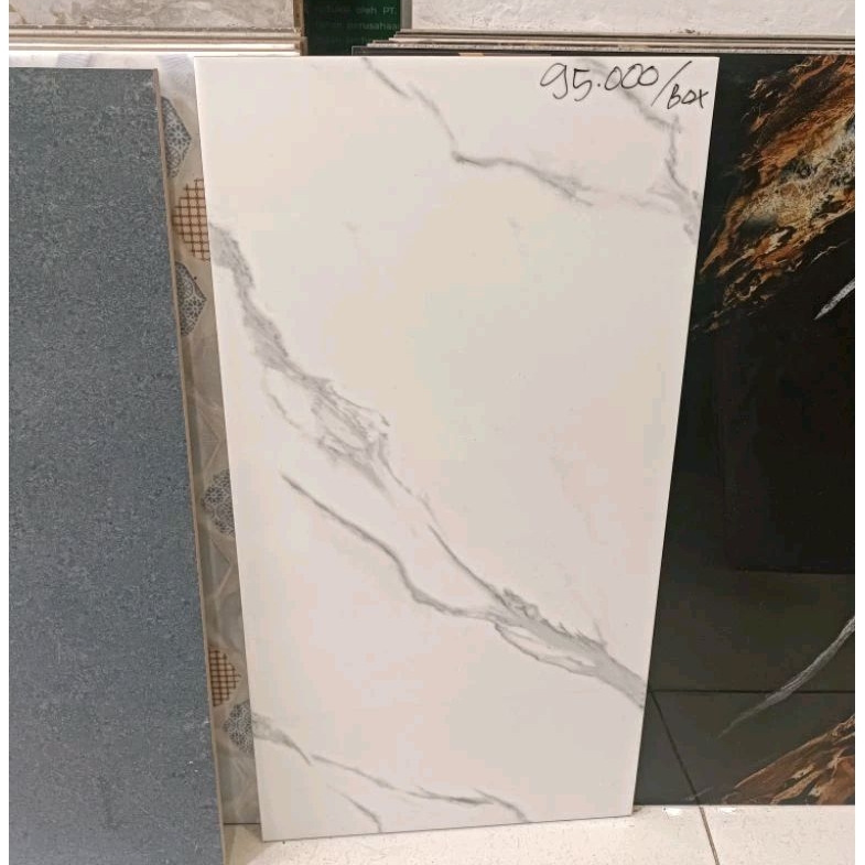 KERAMIK DINDING CUTTING 30X60 PUTIH STATUARIO