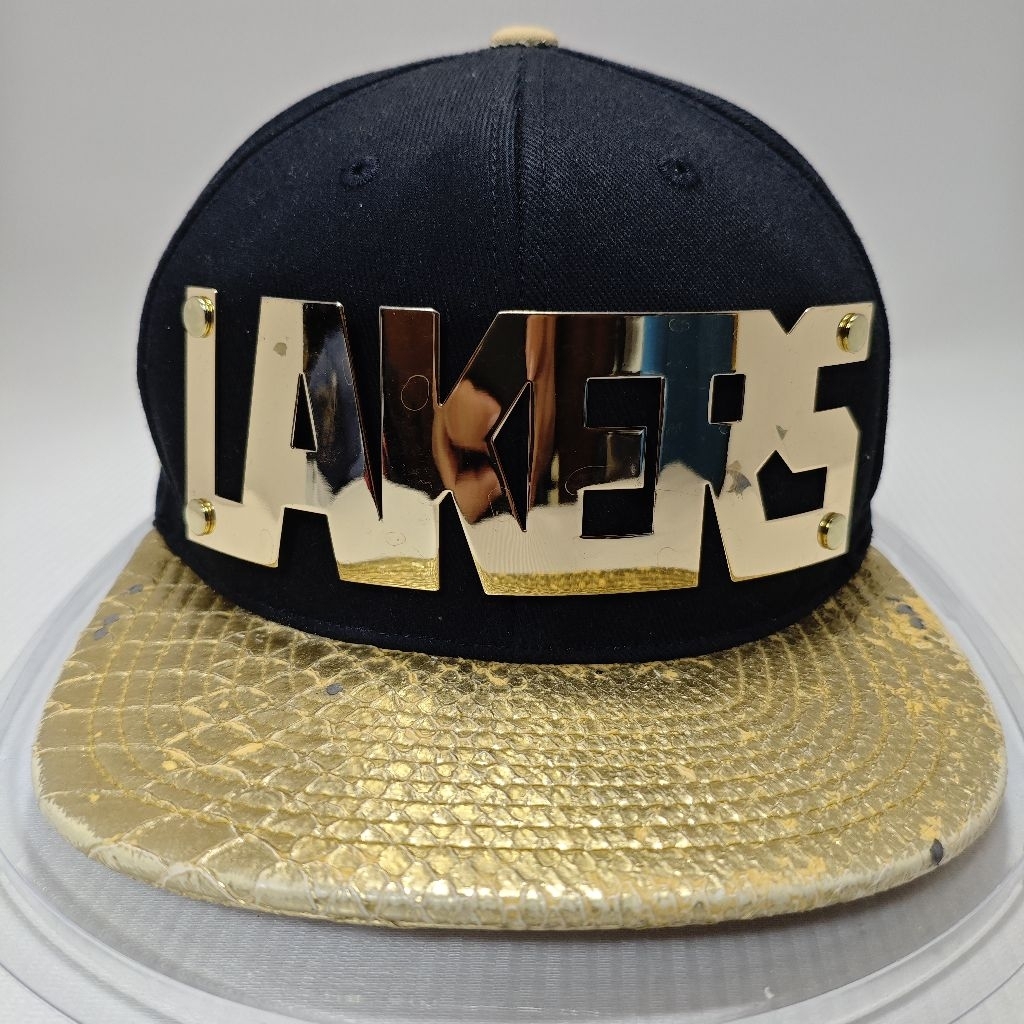 Topi NBA Los Angeles Lakers Metal Plate Gold Snapback Black Original Cap| Bekas | Second | Prelove