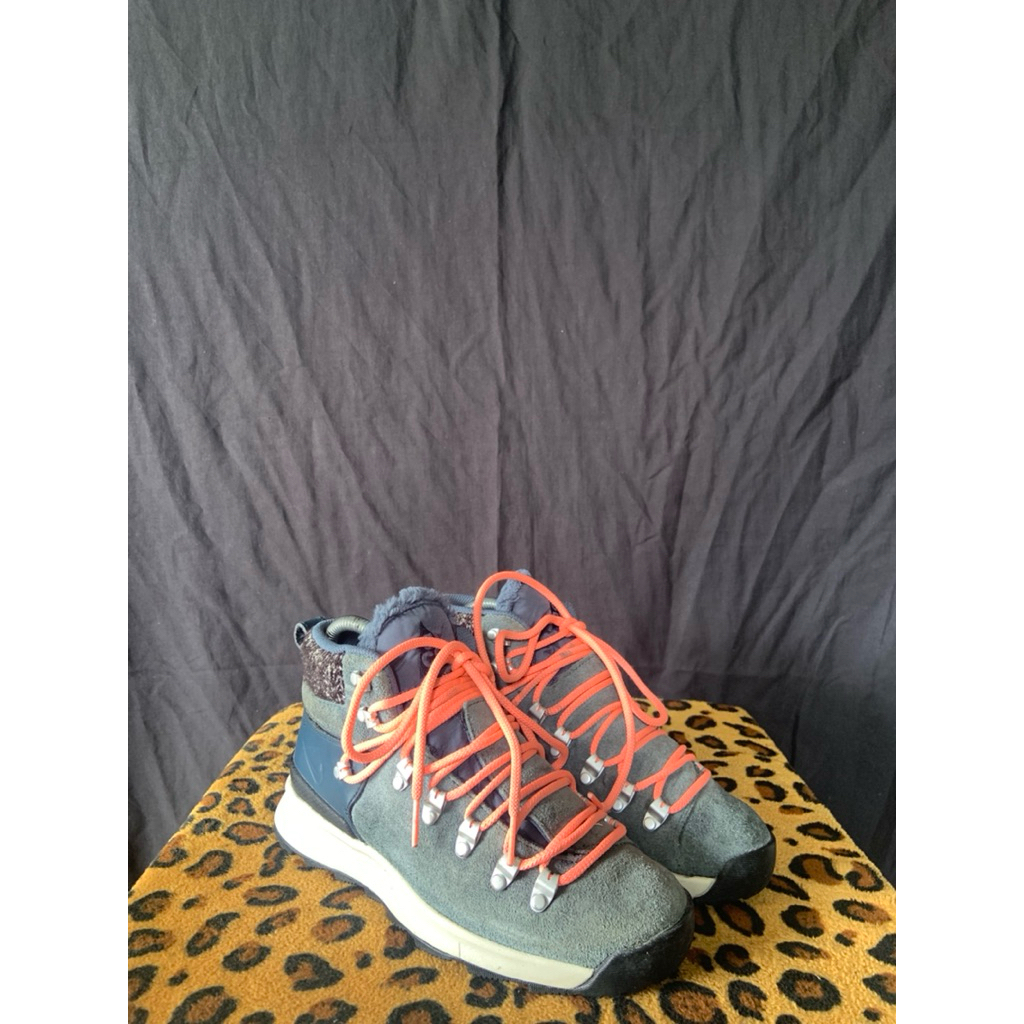 sepatu ACG second size 37.5