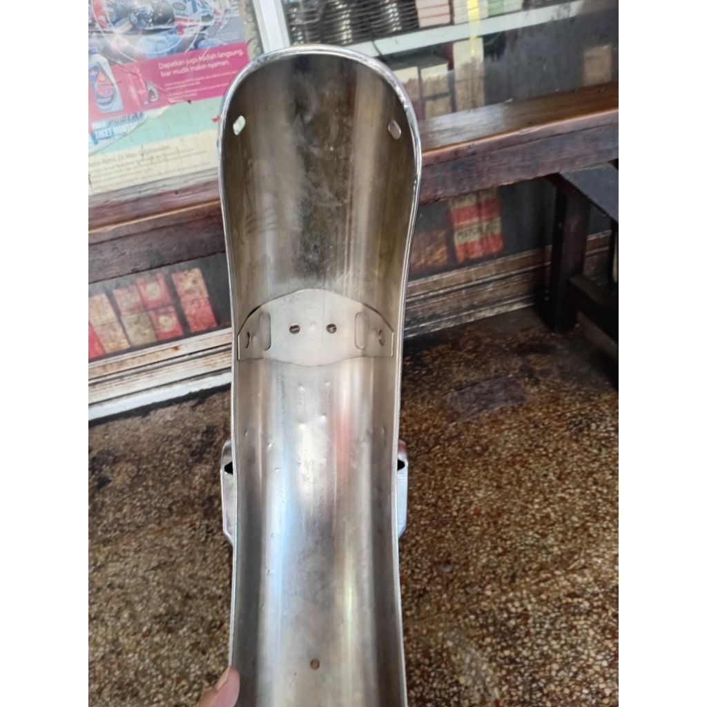 slebor spakbor belakang honda cb 100 merk urami